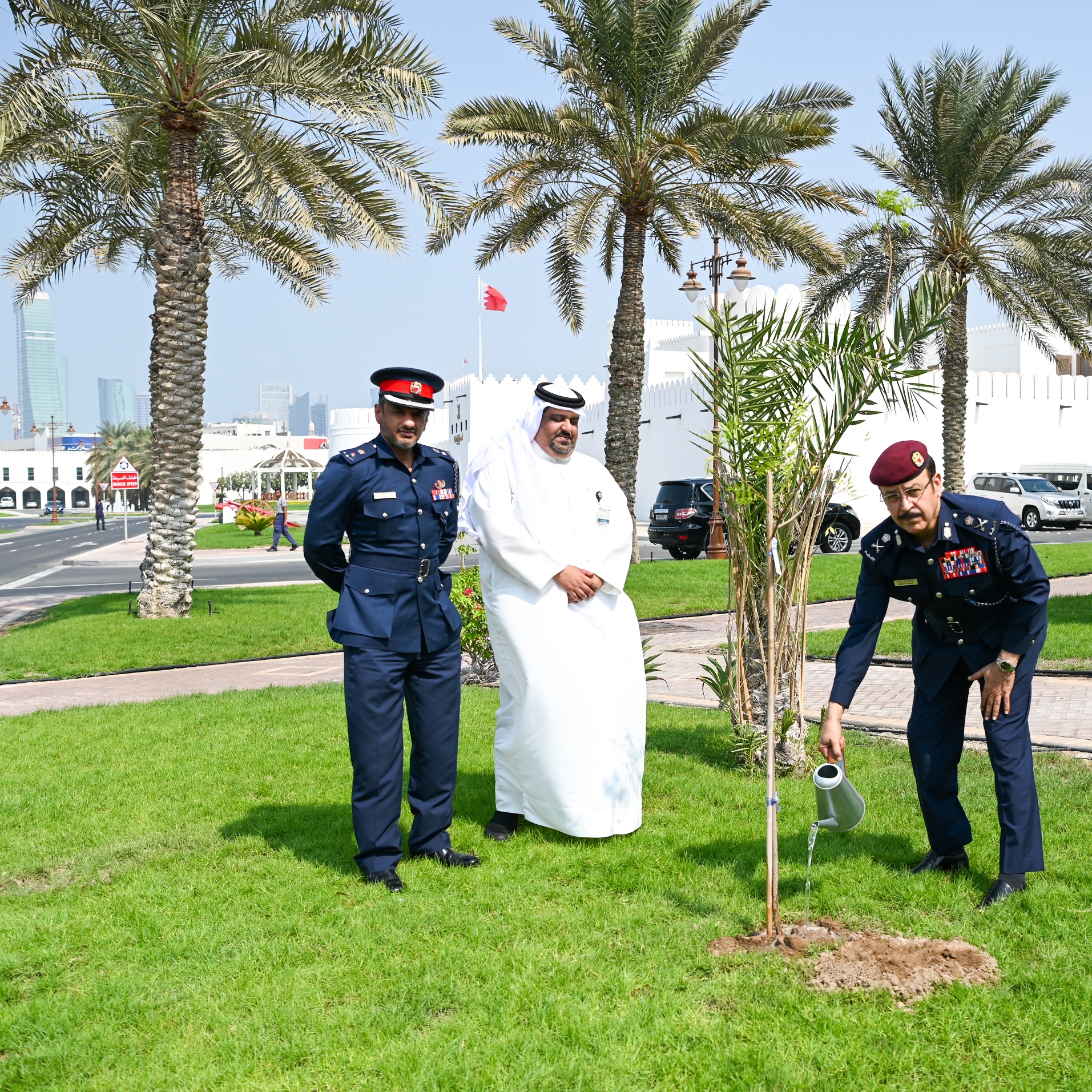 إدارات وزارة الداخلية تواصل المشاركة في فعاليات أسبوع الشجرة<